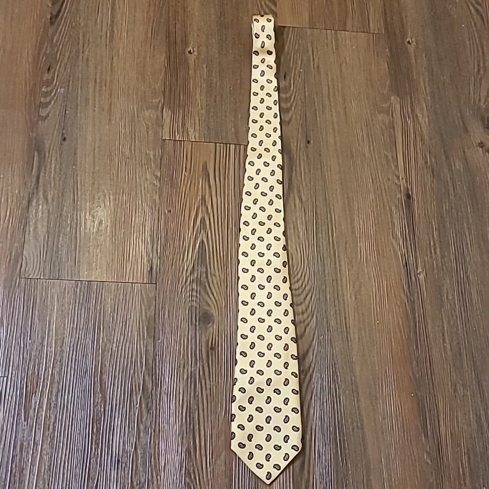 Ralph Lauren Gold and Black Paisley Tie used good condition‎